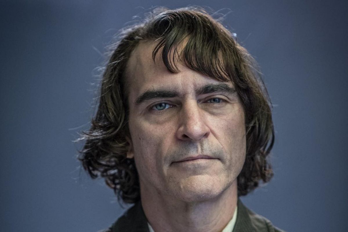 Aktor Joaquin Phoenix sebagai sosok penjahat Joker.