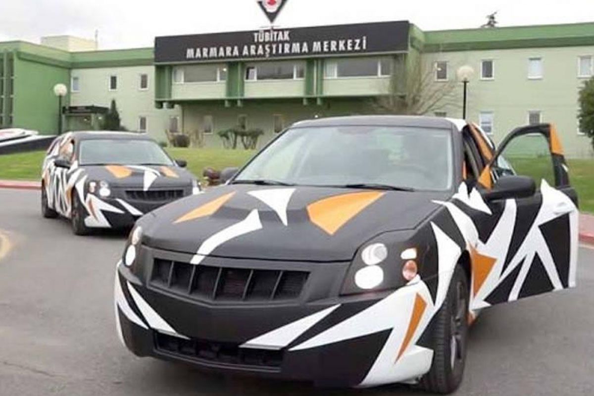 Turki membeli lisensi teknologi Saab 9-3 dari NEVS pada tahun 2015. Prototipe di atas menggunakan bodi BLS Cadillac.