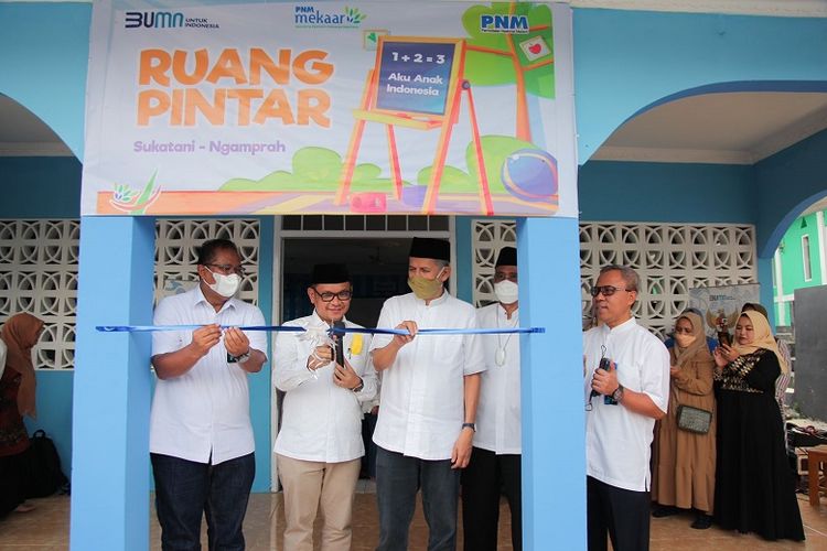 PT Permodalan Nasional Madani (PNM) meresmikan sarana belajar bernama Ruang Pintar Riadhul At-Taufik di Desa Sukatani, Padalarang, Bandung Barat, Jumat (13/5/2022). 