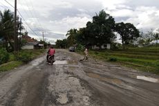 Bertahun-tahun Jalan di Kampung Gubernur Sulsel Rusak Parah, Warga Bone Mengeluh