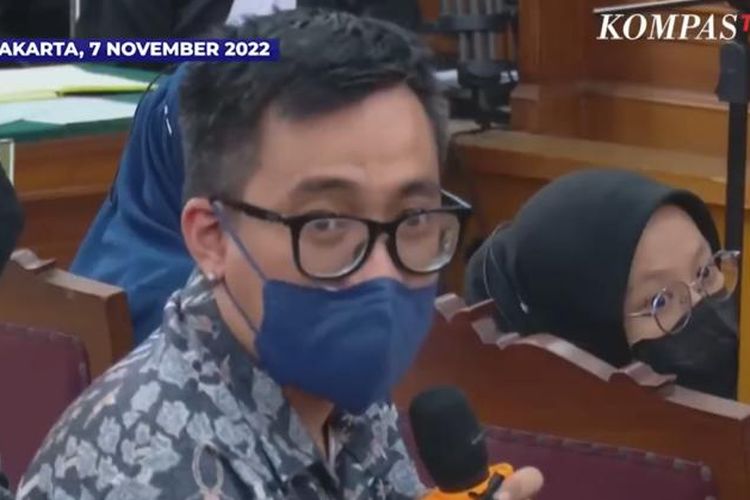 Legal counsel PT XL Axiata, Viktor Kamang, hadir sebagai saksi dalam sidang kasus pembunuhan berencana Nofriansyah Yosua Hutabarat atau Brigadir J di Pengadilan Negeri Jakarta Selatan, Senin (7/11/2022).