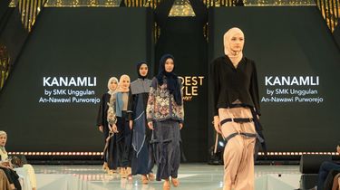 Busana Berfilosofi, Karya Siswa SMK An-Nawawi Purworejo Tampil di Modest Style Runway