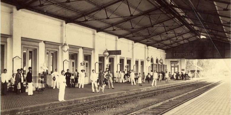 Peron Stasiun Bogor sekitar tahun 1900. 