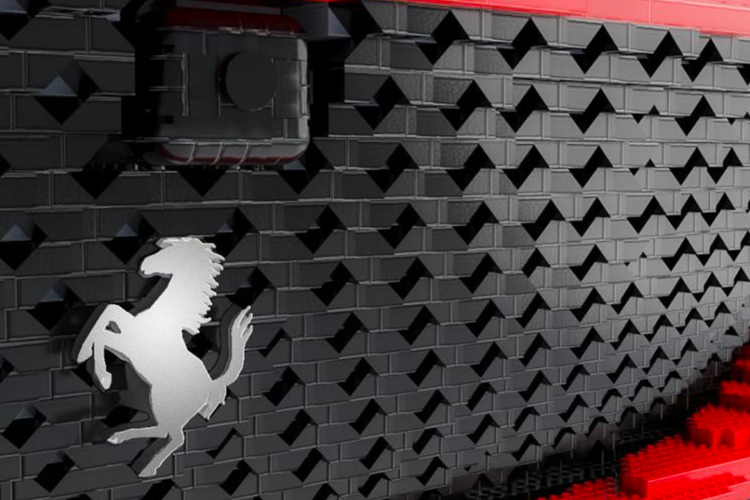 Lego membuat Ferrari Monza SP1 ukuran penuh alias 1:1 yang dipajang di Legoland.
