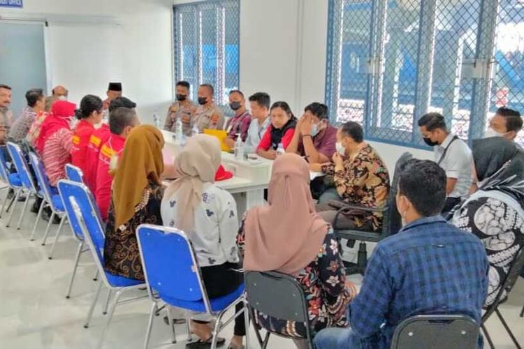 Dinas Tenaga Kerja dan Transmigrasi (Disnakertrans) Provinsi Jateng serta Kabupaten Grobogan berupaya mengklarifikasi permasalahan tersebut dengan mendatangi PT Sai Apparel Industries Grobogan, Jumat (3/2/2023).