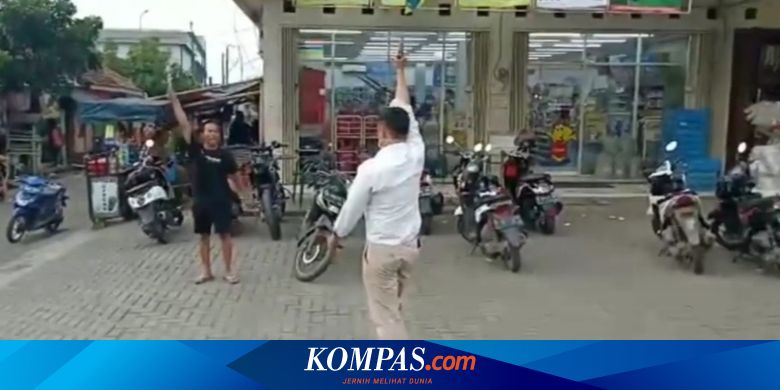 Viral Video Pria Acungkan Pisau Saat Diamankan Polisi, Sebelumnya Ancam Bunuh Ibu - Kompas.com - KOMPAS.com