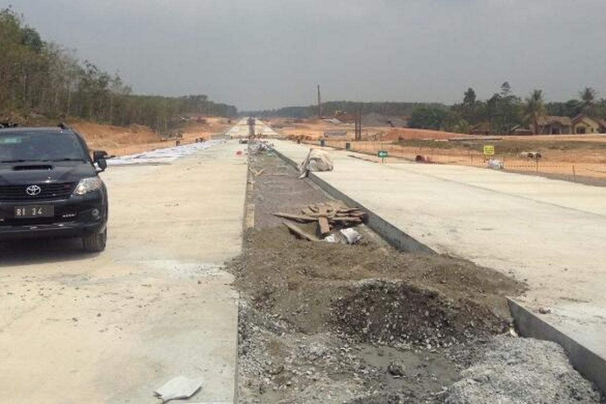 Proyek Jalan Tol Terbanggi Besar-Bakauheni, Lampung. Gambar diambil Jumat (6/11/2015).