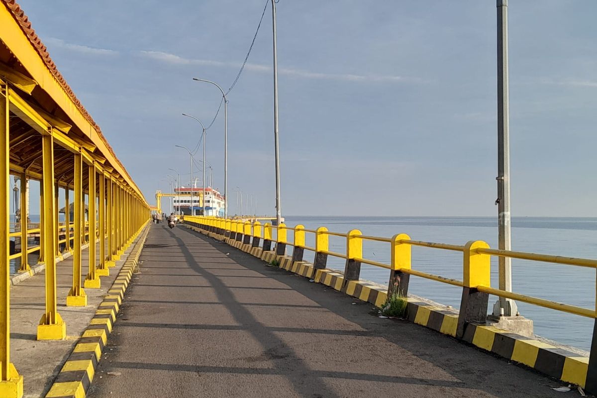 Pelabuhan Jangkar, Kabupaten Situbondo, Provinsi Jawa Timur.
