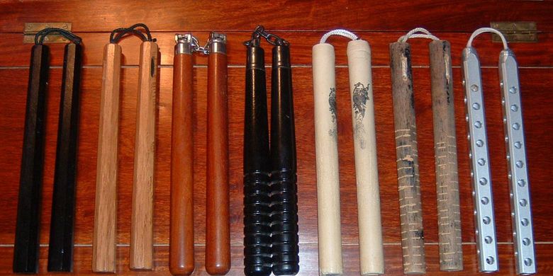 Senjata Jepang kuno, nunchaku. [Via Myanimelist.net]