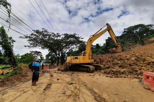 Tertimbun Material Longsor, Jalan Penghubung 2 Kecamatan di Samarinda Ditutup