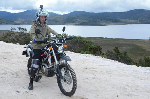 Ini Foto-foto Jokowi Saat Jajal Trans Papua dengan Motor Trail