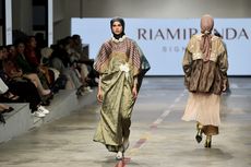 Debut Desainer Ria Miranda Merancang Tenun untuk Modest Wear