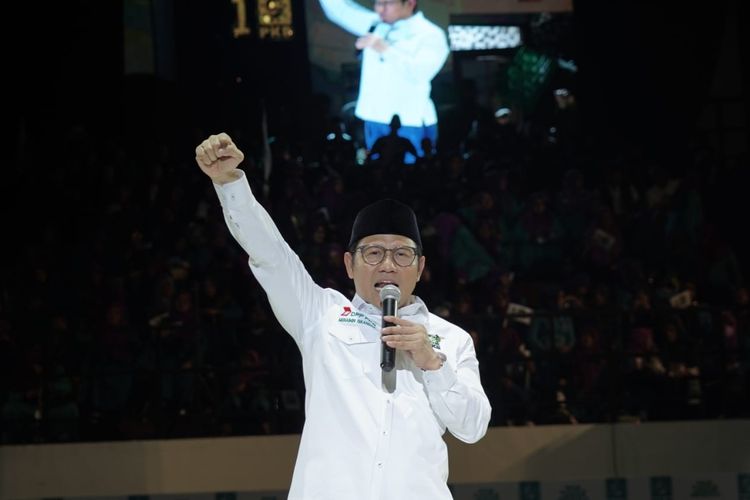 Ketua Umum PKB, Muhaimin Iskandar, saat memimpin apel akbar di Bandung. 