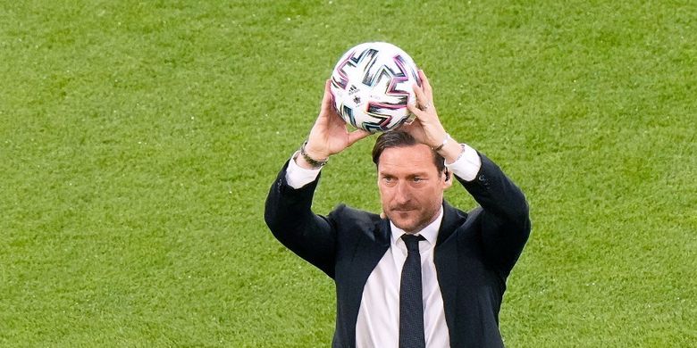 Legenda sepak bola Italia dan AS Roma, Francesco Totti.