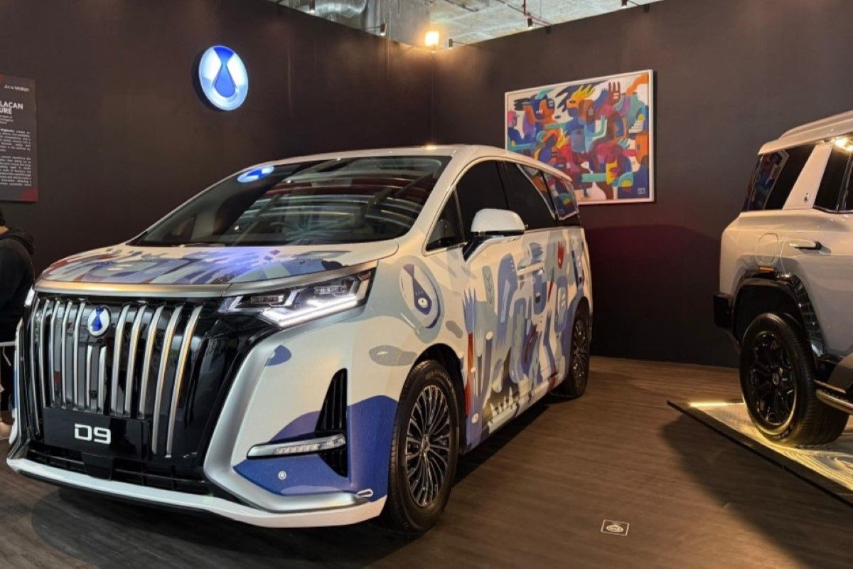 DENZA D9 yang dipamerkan di ajang ArtMoments 2026 yang berlangsung sejak Kamis (4/6/2026) di AGORA Mall, Jakarta Pusat.