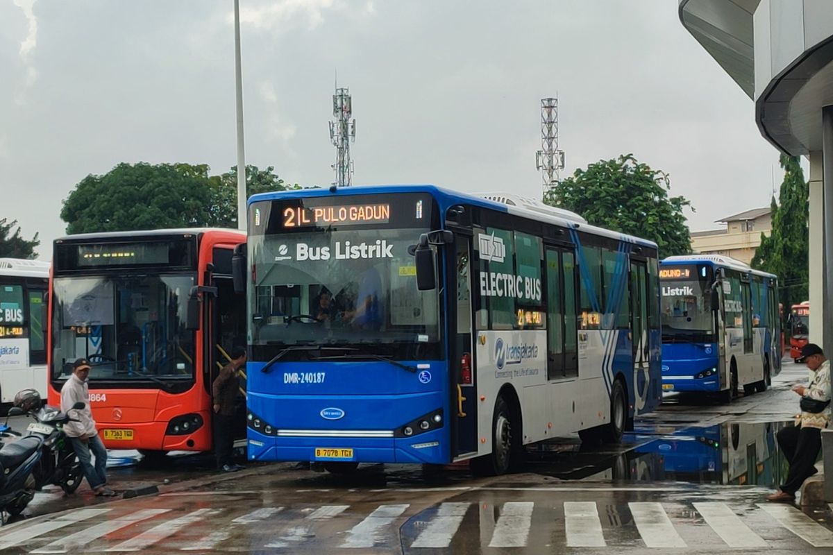 [POPULER JABODETABEK] Saat Pemprov DKI Ingin Hapus Rute Transjakarta Blok M-Kota Demi Pangkas Subsidi...| Warga Tak Setuju Transjakarta Koridor 2 Dihapus