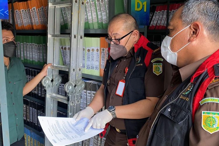 Tim penyidik dari Pidsus Kejati Sumut menggeledah kantor BPN Kabupaten Langkat dan Kantor Wilayah BPN Provinsi Sumut 