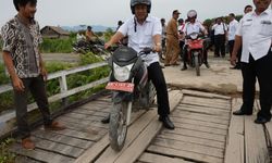 Hendrar Prihadi Sambangi Para Transmigran di Kalimantan Barat