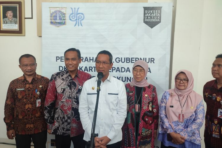 Penjabat Gubernur DKI Jakarta, Heru Budi Hartono saat berada di Kantor Dinas Pendidikan (Disdik) DKI Jakarta, Kamis (13/4/2023). 