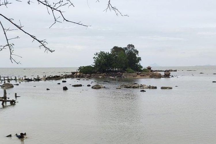 Penampakan Pulau Simping di Kelurahan Sedau, Kecamatan Singkawang Selatan, Kota Singkawang, Kalimantan Barat pada Minggu 20 Januari 202