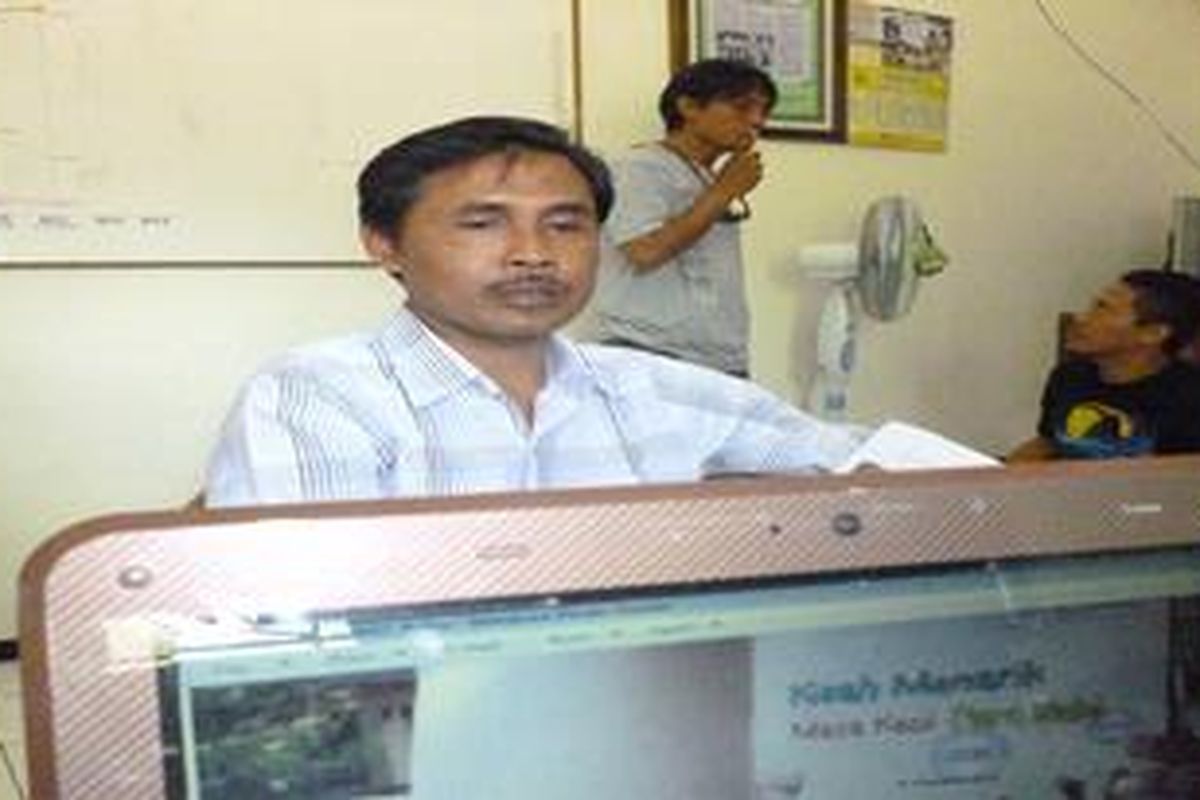 Anggota Tim Penilai Buku Non Teknis, Puskurbuk Litbang Kemendiknas, Dr H Muh Saerozi, MA 