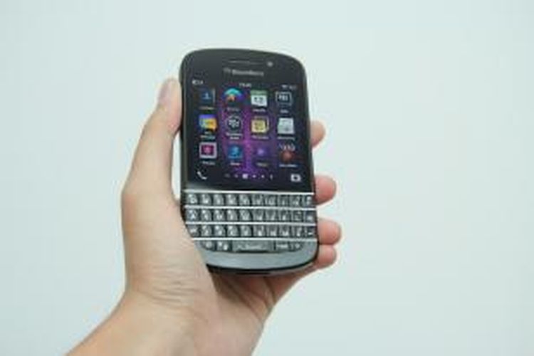 Bagian depan BlackBerry Q10