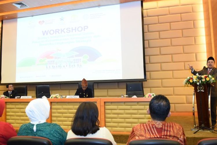 Wakil Ketua DPR RI Fahri Hamzah saat memberikan kata sambutan pada acara Workshop dengan tema ‘Budaya Integritas Nasional Dalam Pusaran Keluarbiasaan, Keunggulan dan Dinamika Lingkungan Strategis”. 