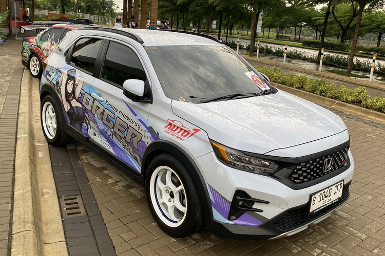 Modifikasi Honda WR-V RS bergaya Itasha