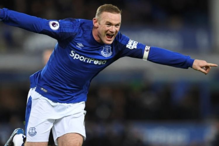 Wayne Rooney melakukan selebrasi setelah mencetak gol ke gawang West Ham United pada laga lanjutan Liga Inggris di Goodison Park, Rabu (29/11/2017) waktu setempat.