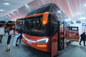 Karoseri Tentrem Luncurkan Inovasi Bus Pintu Ganda