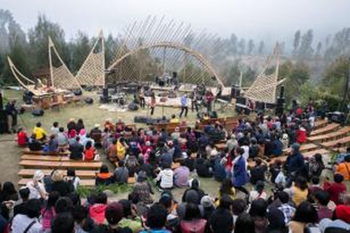 Suasana Jazz Gunung tahun 2014.