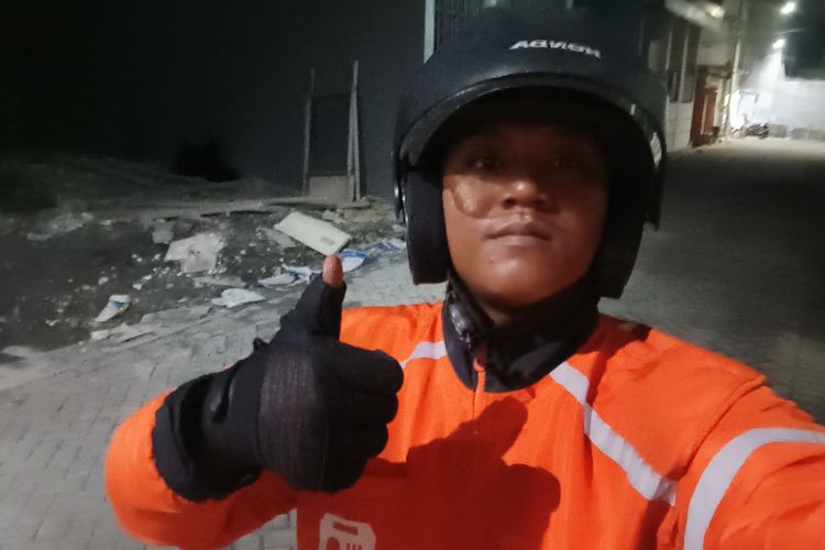 Kisah Mahasiswa di Surabaya Kerja Sampingan Jadi Kurir Makanan demi Uang Kuliah