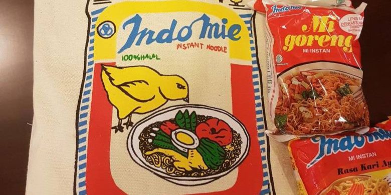 Indomie kemasan vintage yang dijual di Jakarta Fair 2017, 8 Juni - 16 Juli 2017.
