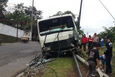 Bus Sekolah Berpenumpang 28 Siswa Tabrak Tiang Listrik di Malang