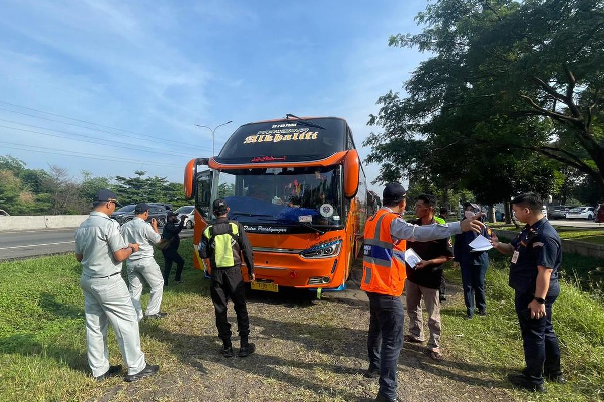 Pelanggaran bus pariwisata 