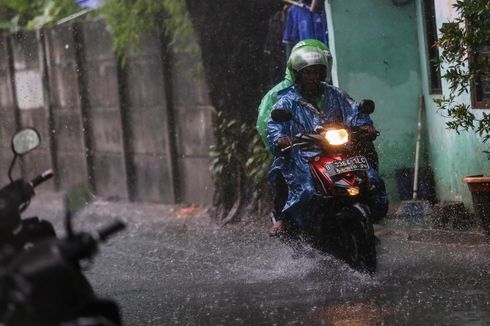 Hujan Siang Ini, Genangan di Underpass Stasiun Tebet dan Pancoran