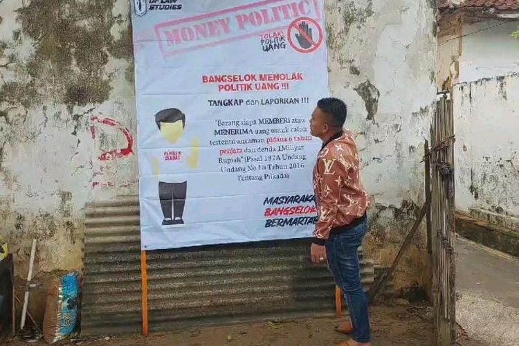 Warga Kelurahan Bangselok, Kecamatan/Kota Kabupaten Sumenep, Jawa Timur, kompak menolak adanya politik uang pada kontestasi Pemilu 2024. 
