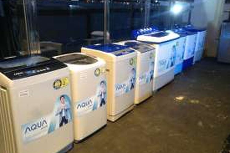 Rangkaian produk mesin cuci merk Aqua.