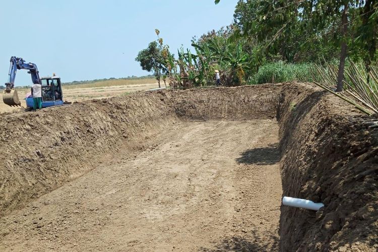 Ditjen PSP Kementan membantu pembangunan embung gemembran di tiga kecamatan di Tegal untuk mengatasi kekeringan yang diakibatkan El Nino.