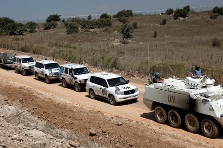 Pasukan penjaga perdamaian PBB di Dataran Tinggi Golan (UNDOF) meninggalkan sisi Suriah dataran strategis itu menuju ke sisi yang diduduki Israel.