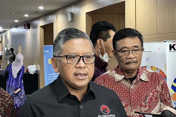 Sekretaris Jenderal (Sekjen) Dewan Pimpinan Pusat (DPP) Partai Demokrasi Indonesia Perjuangan (PDI-P) Hasto Kristiyanto saat ditemui di Gedung Pusat Edukasi AntiKorupsi KPK, Jakarta, Senin (27/6/2022).