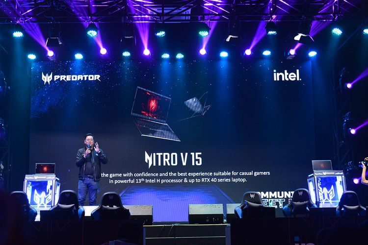 Gaming Product Manager Acer Indonesia Andreas Lesmana memperkenakan laptop gaming Nitro V 15 dalam acara Acer Predator Community Meetup di Jakarta, Sabtu (23/9/20230)