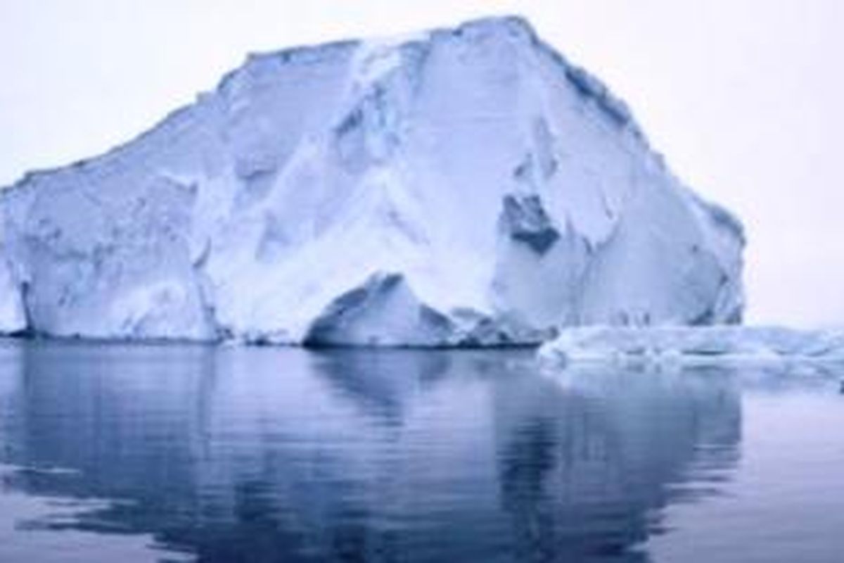Gunung es raksasa mencair. Proses ini dikenal sebagai proses fertilisasi lautan.