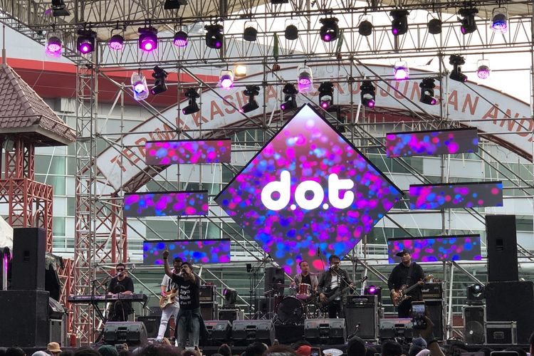D.O.T di panggung 90’s FSTVL di Gambir EXPO Kemayoran, Jakarta Pusat, Sabtu (24/11/2019). 