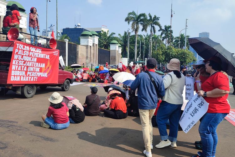 Aksi Hari Buruh, Massa Mulai Berdatangan ke Depan Gedung DPR RI