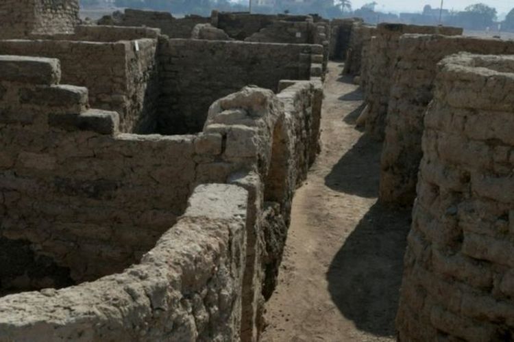 Mesir temukan kota emas yang hilang, warisan Firaun 3.000 tahun lalu, Kota kuno itu ditemukan dekat lokasi beberapa monumen terkenal di Mesir.