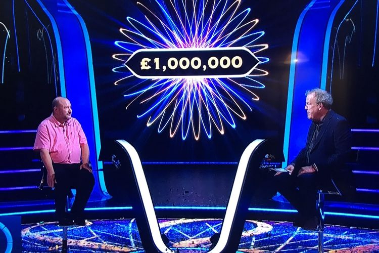 Donald Fear (kiri) pemenang pertama kuis Who Wants To Be a Millionaire? di Inggris dalam 14 tahun.(ITV)