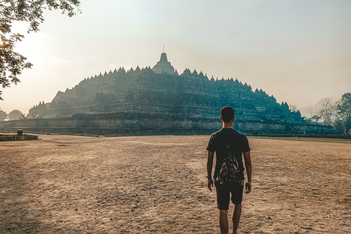 Ilustrasi Candi Borobudur.