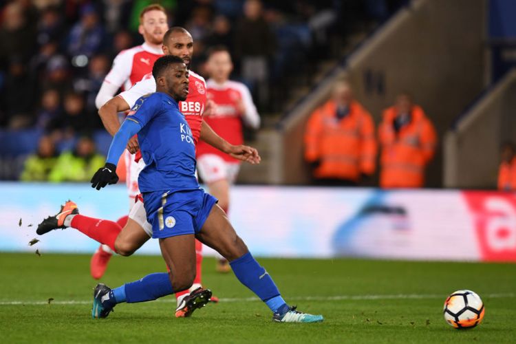 Striker Leicester City, Kelechi Iheanacho, menjadi bintang kemenangan timnya pada laga ulang babak ketiga Piala FA, Selasa (16/1/2018).