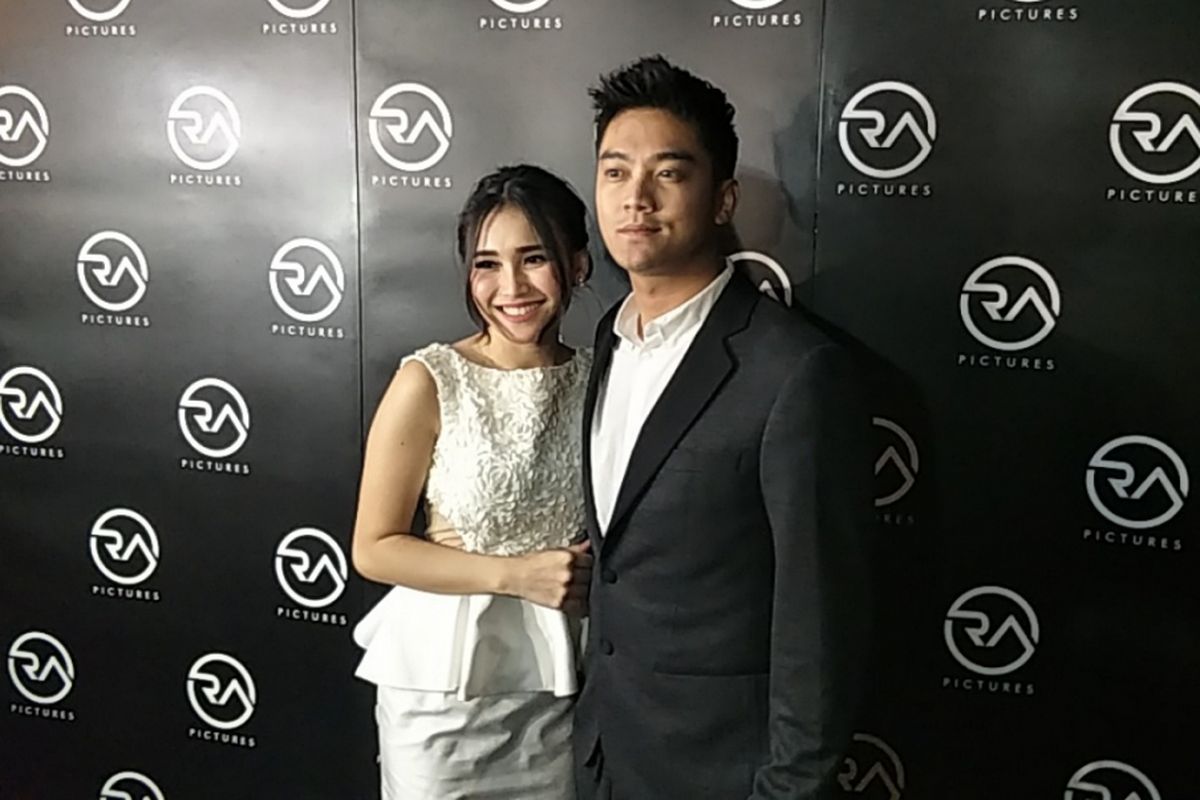 Ayu Ting Ting dan Boy William dalam konferensi pers film Dimsum Martabak di Dapur Seafood, Pantai Mutiara, Jakarta Utara, Sabtu (21/4/2018) malam.